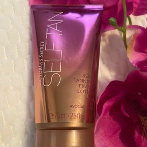 NWOT Victoria’s Secret tinted self tan lotion